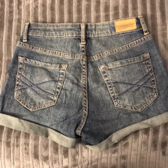 high waisted denim shorts (ripped) - Picture 5 of 6